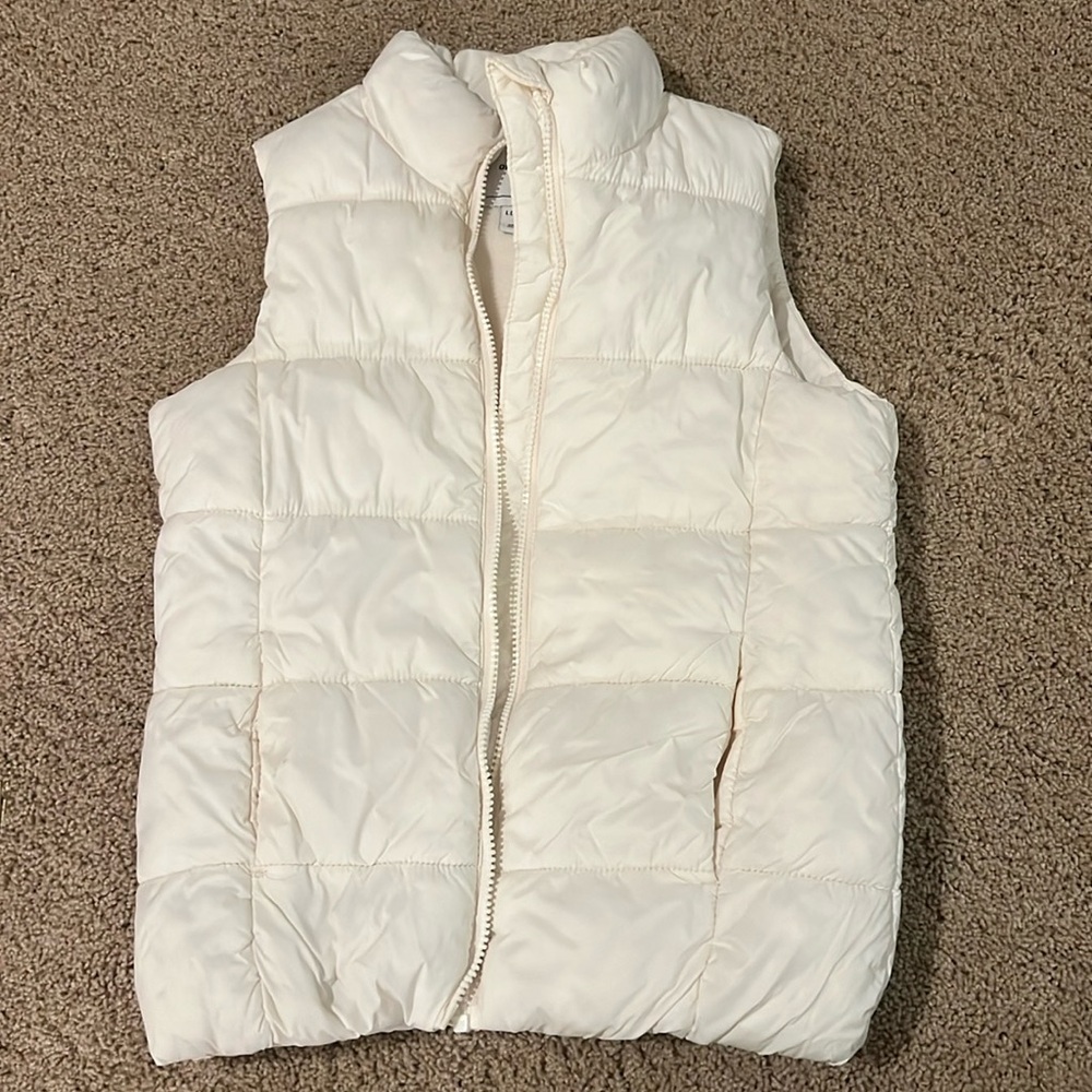 Cream/white vest